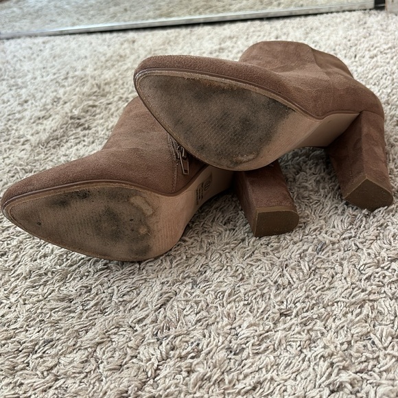 Tan faux suede booties - Picture 5 of 6
